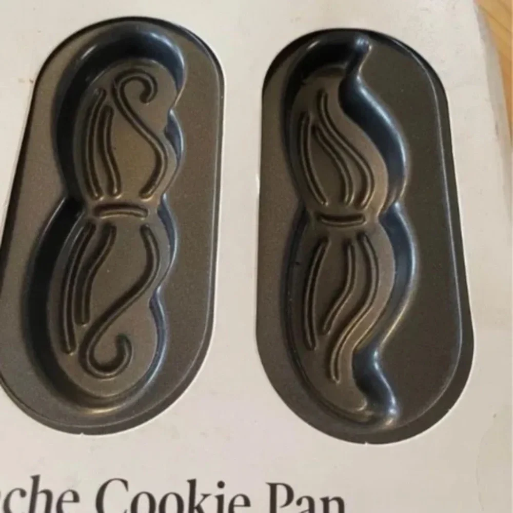 NWT Wilton Mustache Cookie Pan 6 Cookies